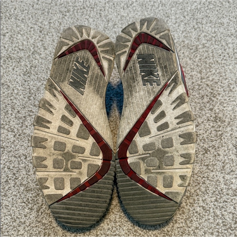 Nike Men's Sneakers in Gray with Red Accents - Picture 5 of 5